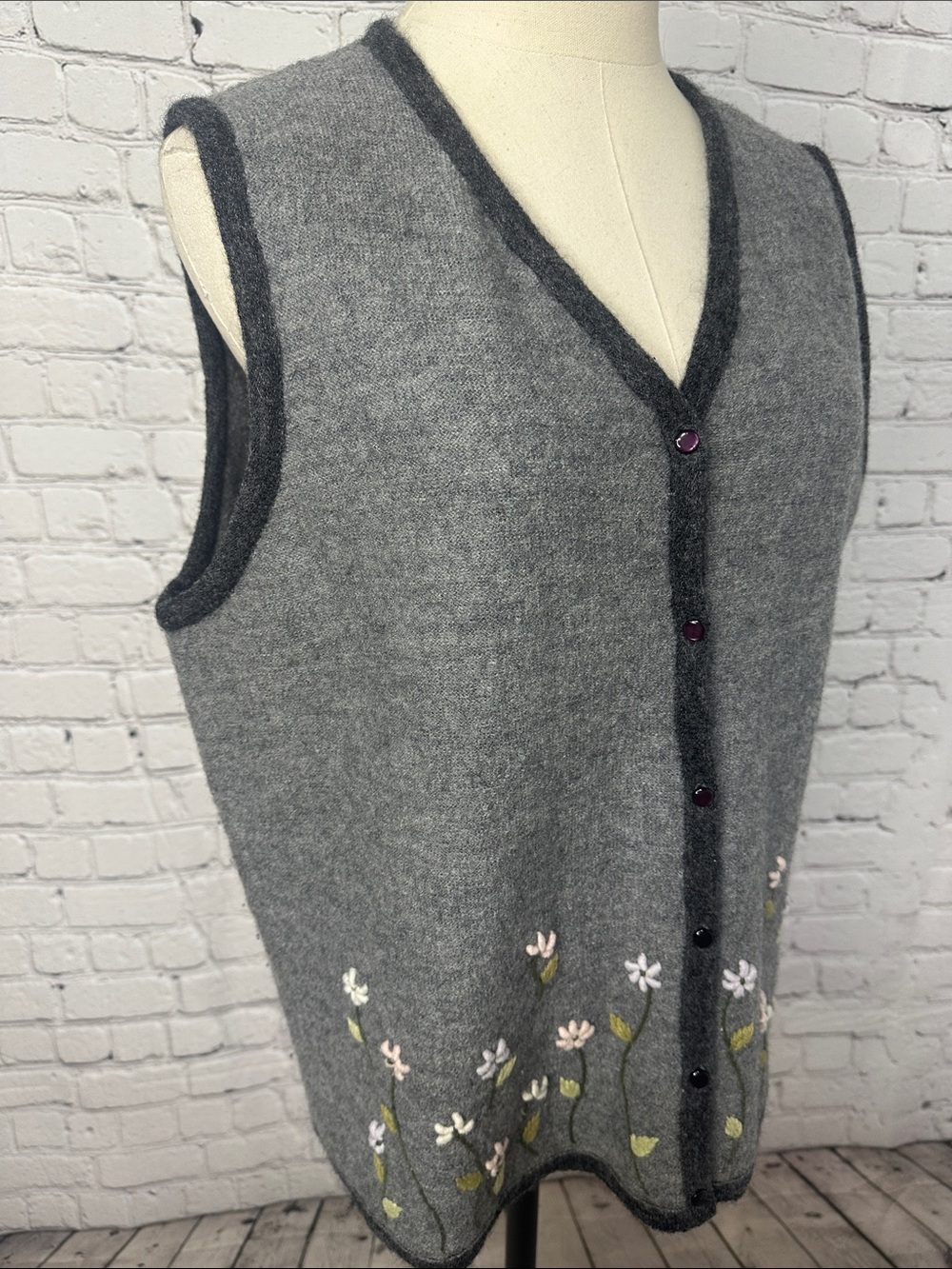 Sag Harbor Wool Mohair Floral Embroidered Sweater Vest Gray L
